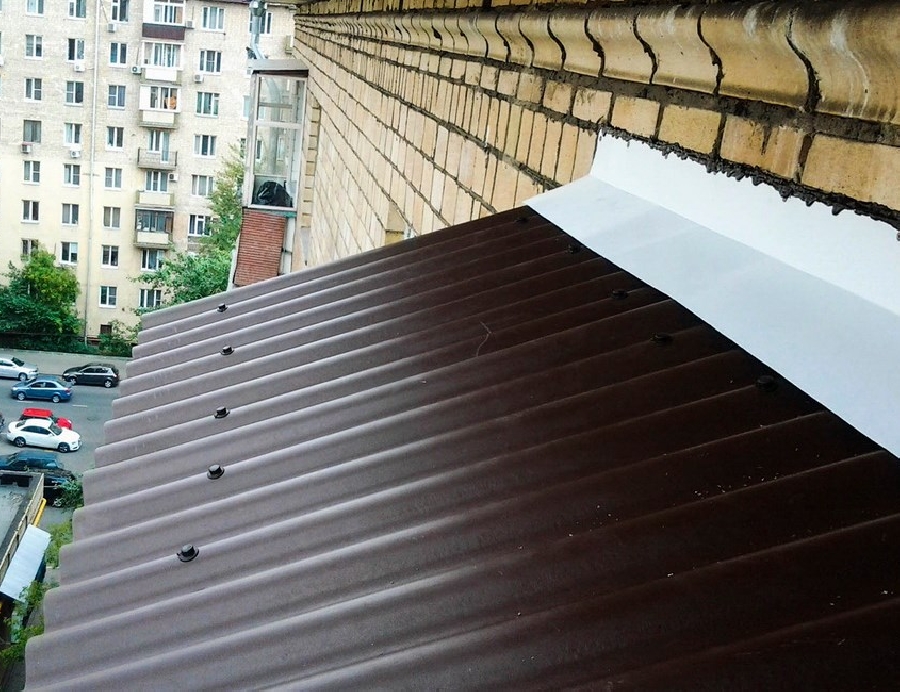 Монтаж крыши над балконом